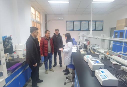 公司領導到子公司慰問一線職工
